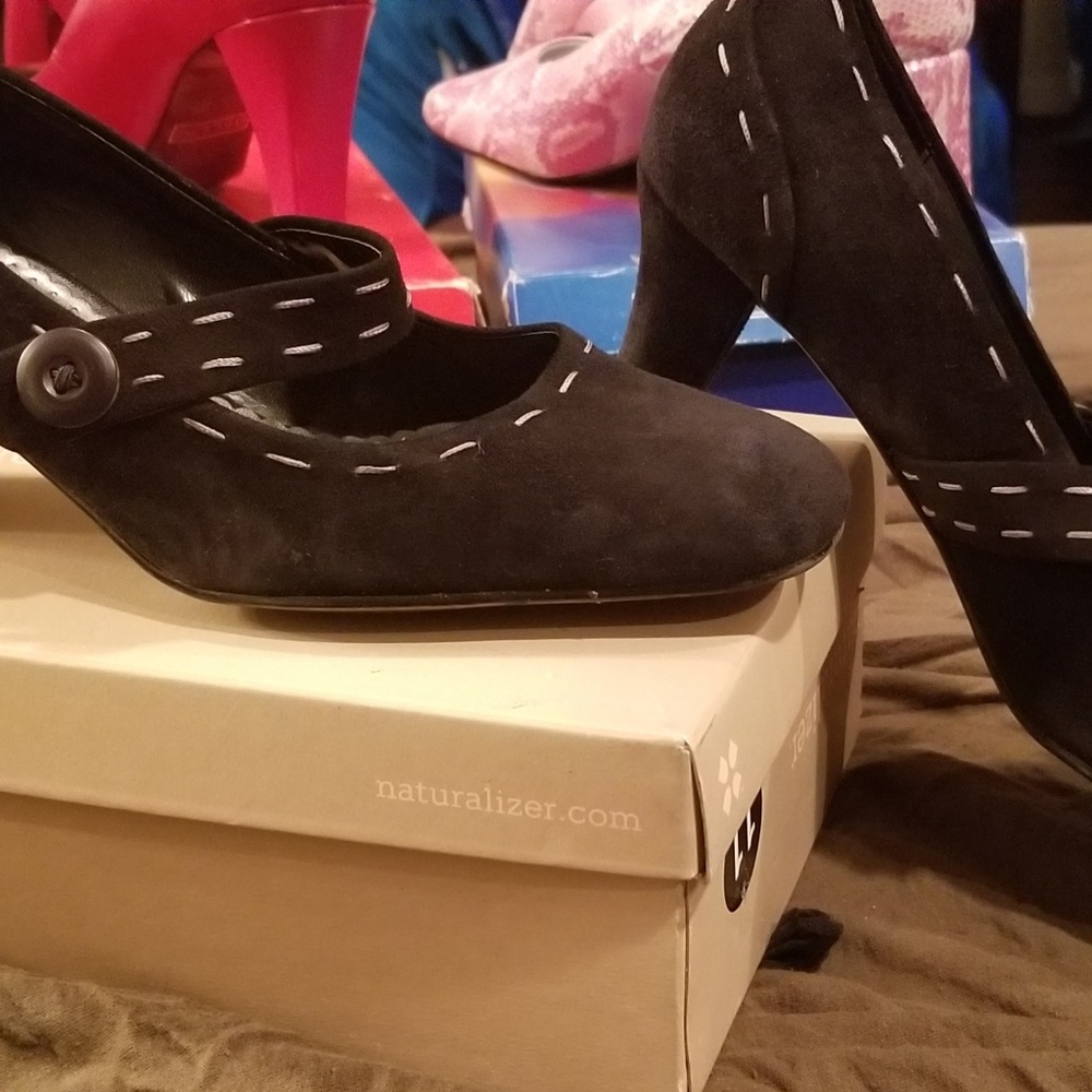 Shoes - Picture 5 of 6